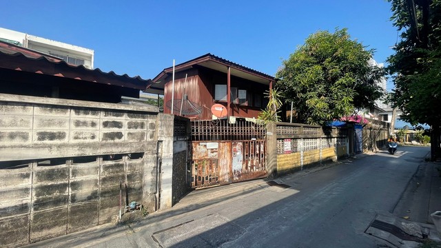 ขายบ้านพร้อมที่ดิน ซอยถนนกรุงเทพ-นนทบุรี 43.