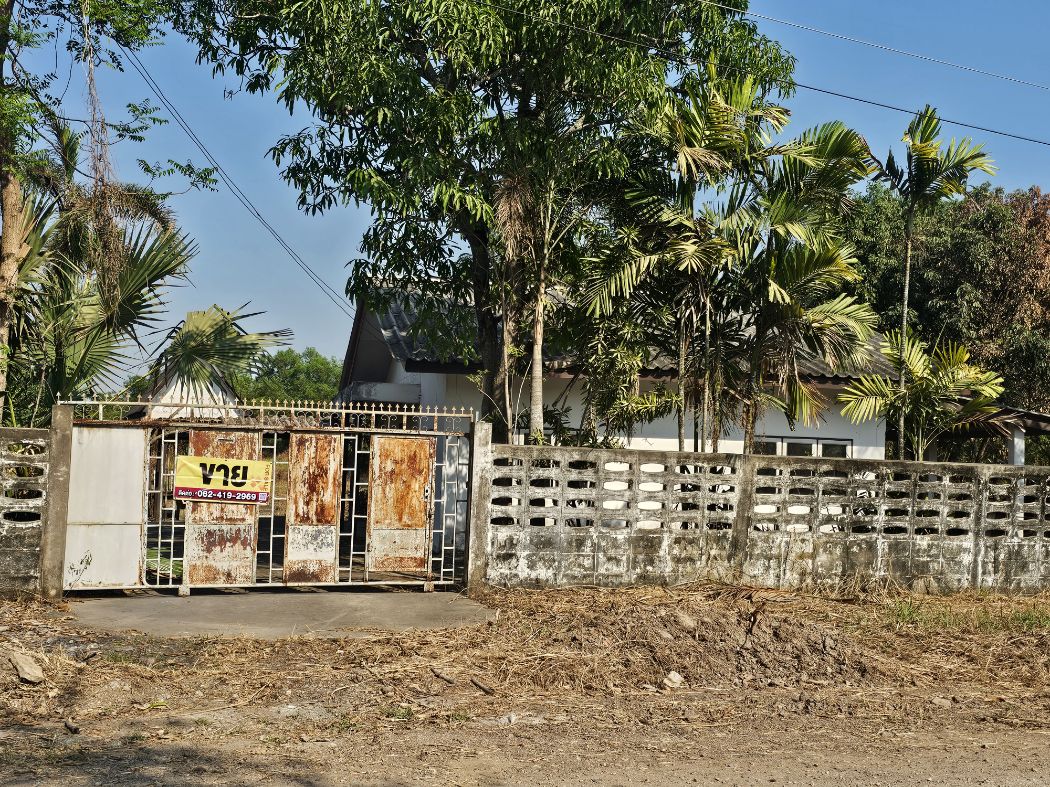 ขาย ที่ดิน มีบ้านชั้นเดียว 1 หลัง มีบ่อน้ำที่ดิน 4 ไร่ 0 งาน 56 ตร.วา