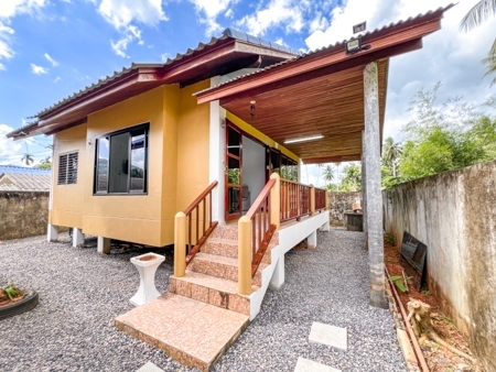 Single house located in a quiet location, Taling Ngam zone.