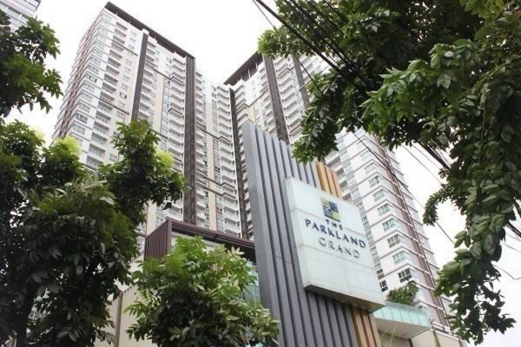 ขาย คอนโด The ParkLand Grand Taksin  41.72 ตรม. 1 bath 1 living 1 balcony 1 fix  parking