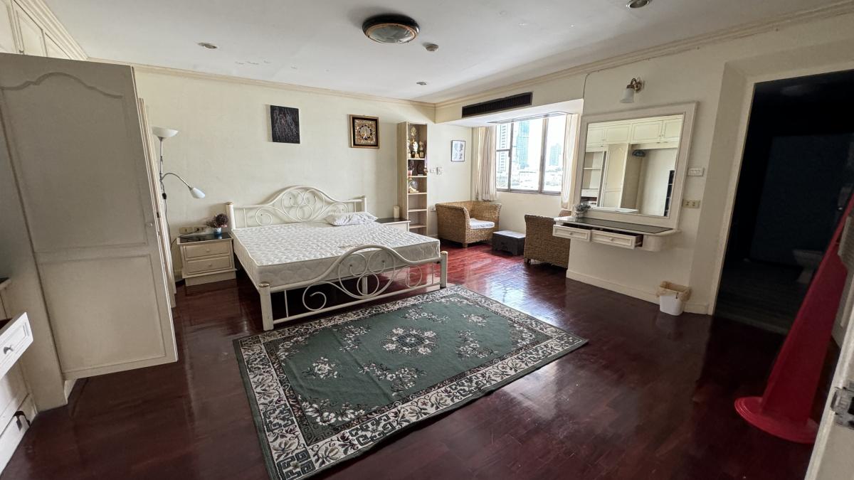 Experience Luxury Living at Oriental Towers Ekkamai 452 Sq.m. Roo.