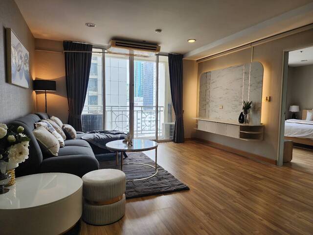 2-Bedroom Unit For Rent at Asoke Place Condo.