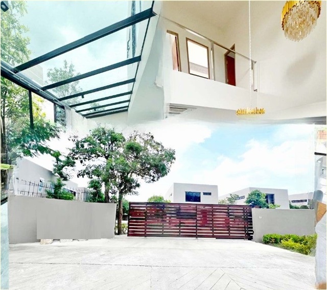 ให้เช่าคฤหาสน์ glass roof เฟอร์หรูครบ 80ตรว. 300ตรม.3-4นอน ลาดกระ.