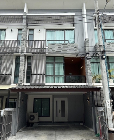 ขายทาวน์โฮม 3 ชั้น  plex residence kaset-nawamin ซอยแจ่มจันทร์ .