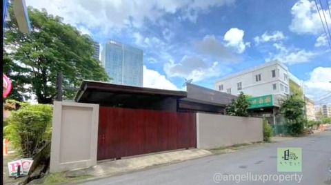 Land For  Sale : 55 MB Location :  Rama9 Road, Soi 31  Size : 195  .