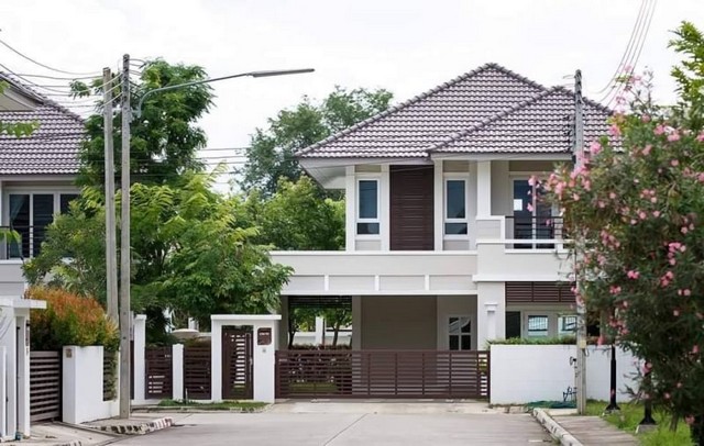 บ้านเดี่ยว 2 ชั้น สไตล์โมเดิร์น หมู่บ้านธาราคิรี โซนสุเทพ   .