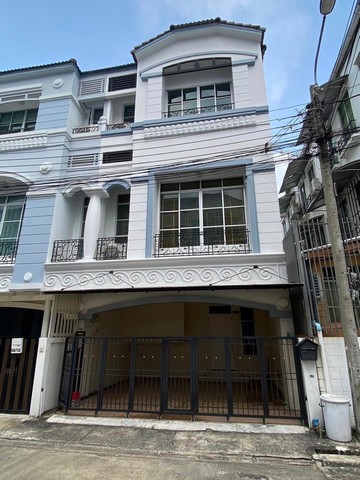 ให้เช่าทาวน์โฮม 3 ชั้น บ้านกลางเมือง ลาดพร้าว-โยธินพัฒนา ย่านเลีย  .