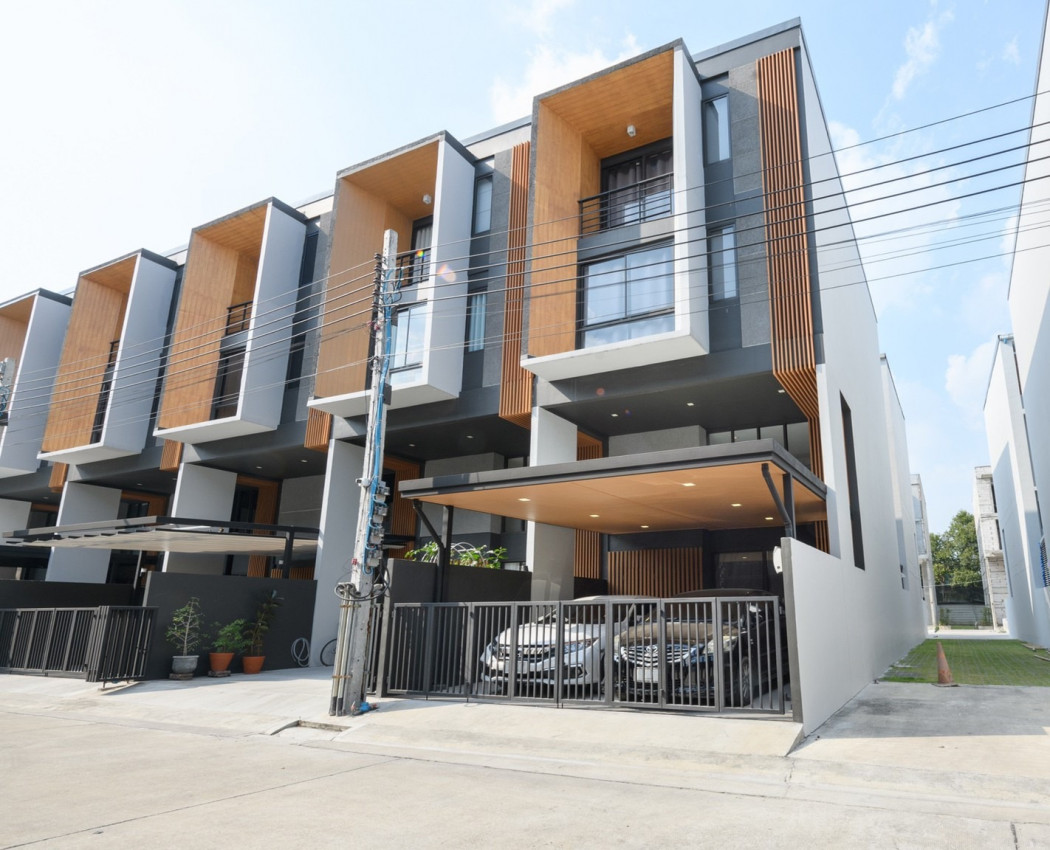 ให้เช่า ทาวน์โฮม ชิเซน พัฒนาการ 32 หลังมุม Fully furnished