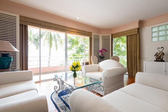 Springfield Beach Condominium in Cha Am, Phetchaburi For Sale  .