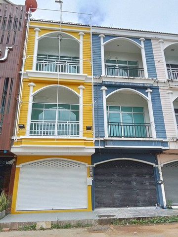 For Rent : Samkong, 3-Story Commercial Building, 2 Bedroom 2 Bath  .