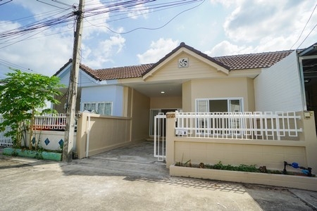 For Sale 1-Story Townhouse with 2 Bedrooms 1 Bathroom  in Mae Nam  .