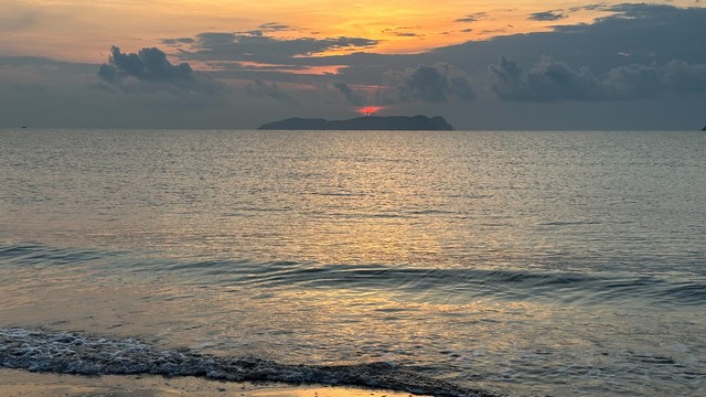 ส่งท้ายปีด้วยทรัพย์ดีดีซื้อเก็บ หาดฝั่งแดง ไร่ล่ะ3.5 ล้านบาท   .