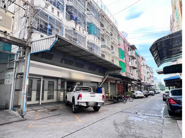 ขายตึกพาณิชย์ ทำเลดี ถนนรัชดาภิเษก ใกล้ mrt ท่าพระ  .