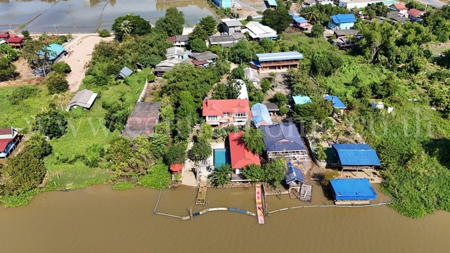 บ้านพักตากอากาศ 126 ตร.ว. ติดริมน้ำเจ้าพระยา บางประอิน  .