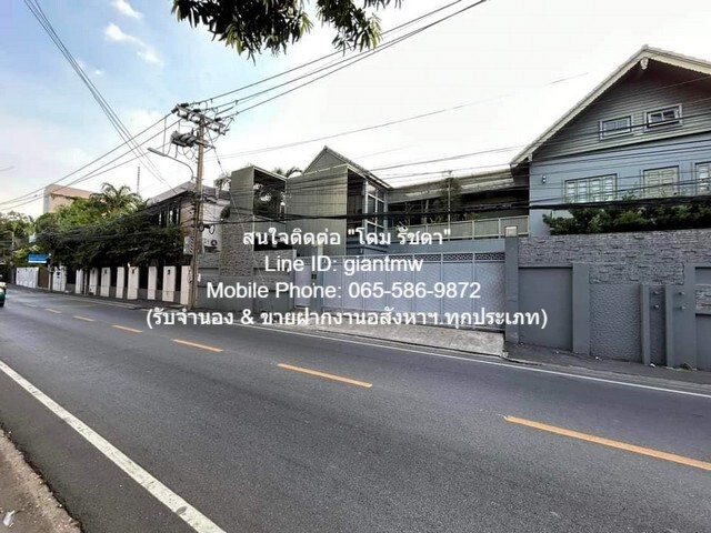 ขายบ้านหรูสไตล์อังกฤษผสม Loft 2+1 ชั้น (ห้องใต้หลังคา) ซ.อินทามระ  .