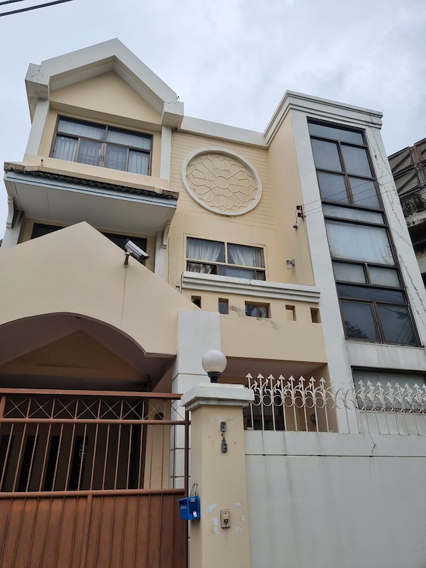 BH3310  House for Rent Sukhumvit Soi 50 - บ้านให้เช่า 3 ชั้น  .