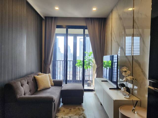 Ashton Asoke Condo For Rent .