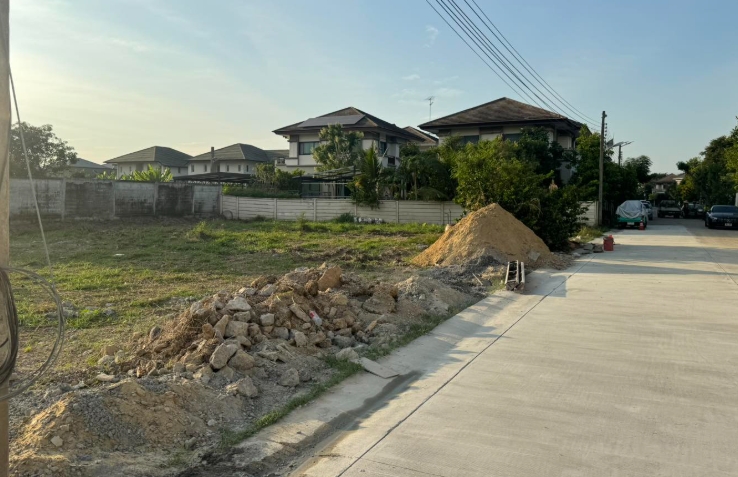 ขายที่ดิน เนื้อที่ 360 ตรว ในหมู่บ้านกฤษณา พระราม 5 กาญจนาภิเษก  .