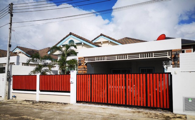 For Rent : Kathu, Single-story detached house, 3 Bedrooms 2 Bathr  .