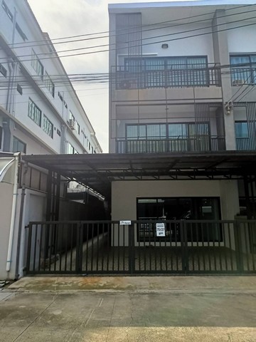 ให้เช่า Townhome หรู 3ชั้น ตกแต่งใหม่ทั้งหมด พร้อมเข้าอยู่   .