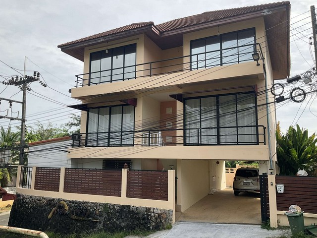 For Rent : Kuku, 3-Story Detached House, 4 Bedrooms 4 Bathrooms  .