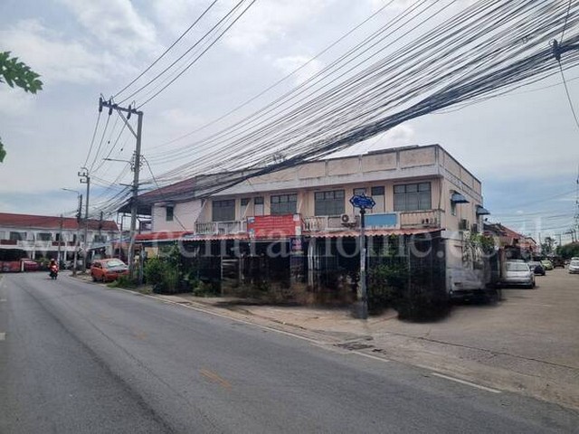 อาคารพาณิชย์ หมู่บ้านพระปิ่น 3 ถนนเมน บางแม่นาง - นนทบุรี  .