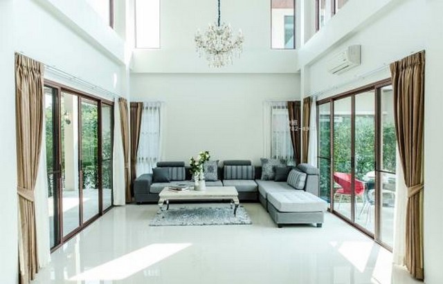 Rent a luxury house 3 houses  private swimming pool  Rama 9  .