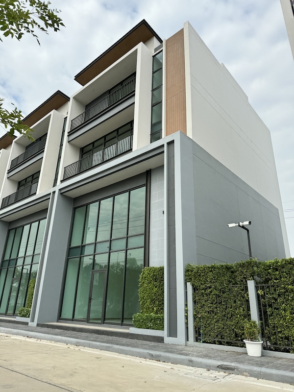 BH2865  ให้เช่าทาวน์โฮม 4ชั้น เมซอง 168 เมืองทอง Maison 168 Muang  .