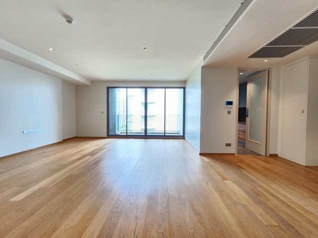 Condo Unfurnished  2 Bedrooms in Yennakart / Nanglinchi Sathorn  .