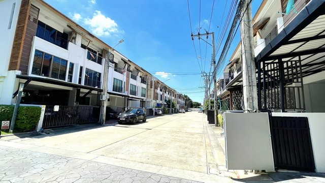 House for rent, 3-storey townhouse, The Private Sukhumvit-Bangcha  .