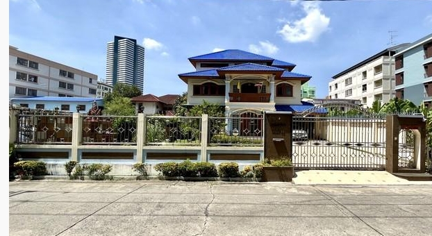 ให้เช่า บ้านเดี่ยว 4ชั้นมี ชั้นใต้ดิน ย่านบางนา-ตราด อุดมสุข  .