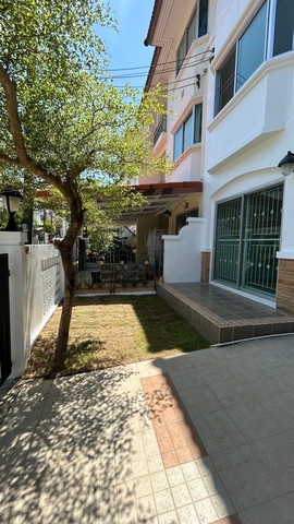For Rent : Ratsada, 3-Story Townhouse, 3 Bedrooms 3 Bathrooms.