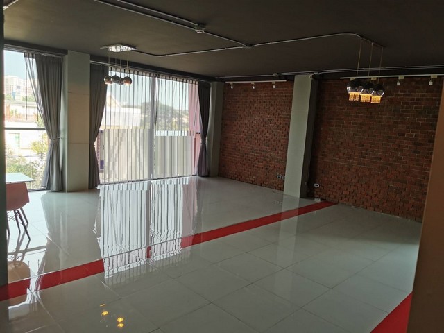 ให้เช่าพื้นที่สำนักงาน 80 ตรม. เอกมัย 22 ตึก APAI LoFT ใกล้ BTS เ.