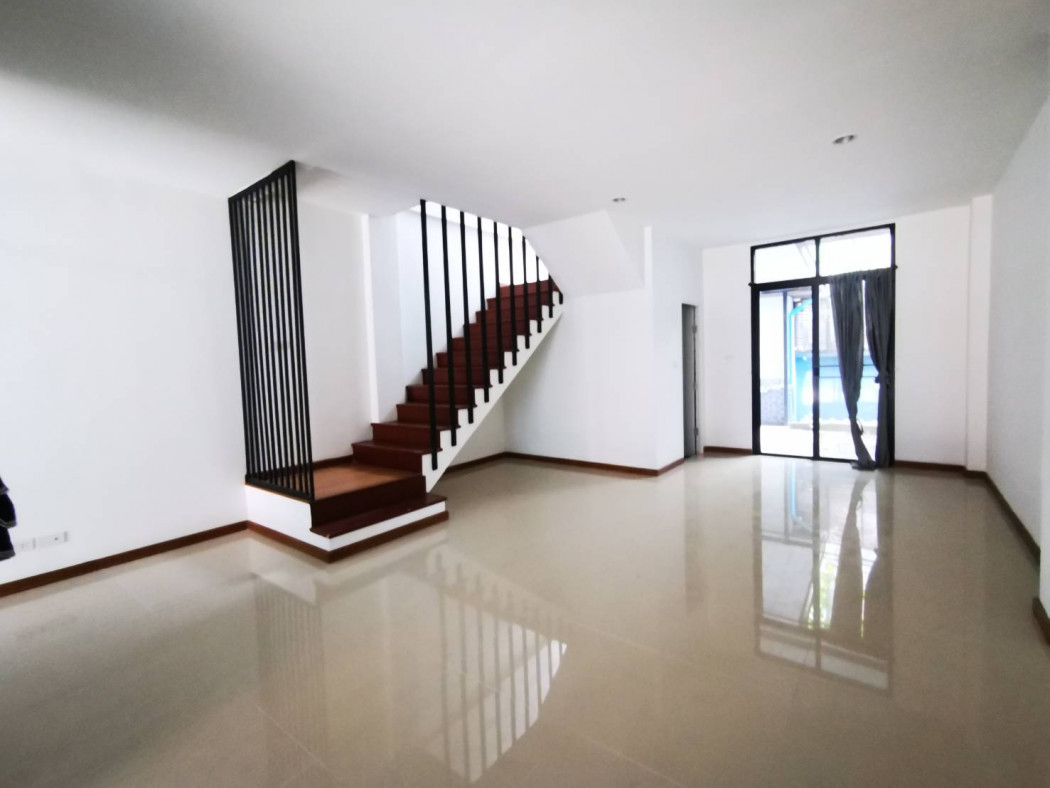 ขาย ทาวน์โฮม บ้านสไตล์ Modern Cultural Loft 3 ชั้นครึ่ง เฮาส์ 35 แจ้งวัฒนะ 162 ตรม 22.2 ตรว มีพื้นที่ใช้สอยมากและสิ่งอำนวยความสะดวกมากมาย