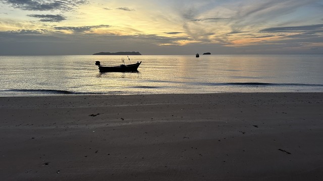 เช่าผ่อนซื้อได้ที่นี่  หาดฝั่งแดง ไร่ล่ะ3.5 ล้านบาท .