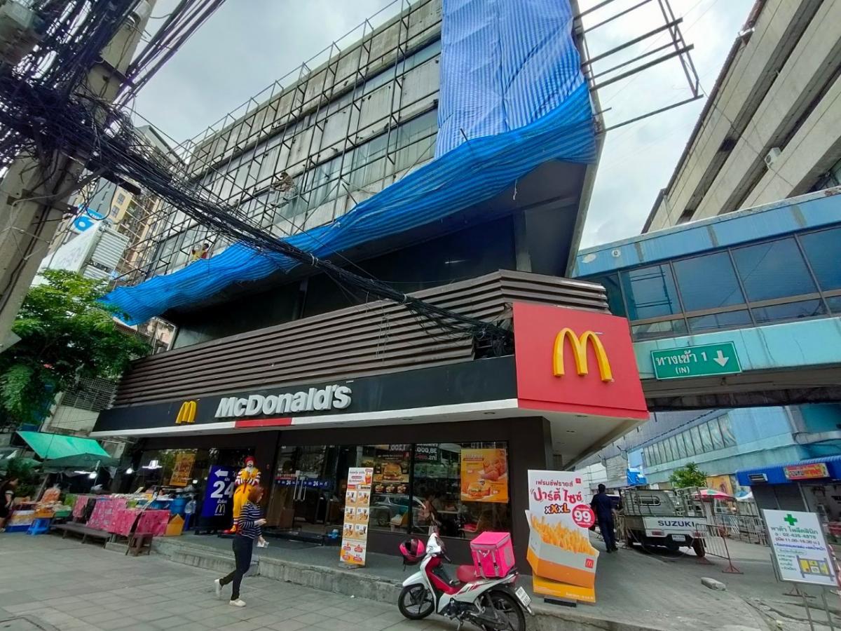 ขายและเช่าตึก McDonald’s ข้างพาต้าปิ่นเกล้า เหมาะสำหรับนักธุรกิจ  .