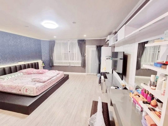 ทาวน์โฮม Townhome for rent,sell 4 bedrooms ห้วยขวาง Huaikhwang  .