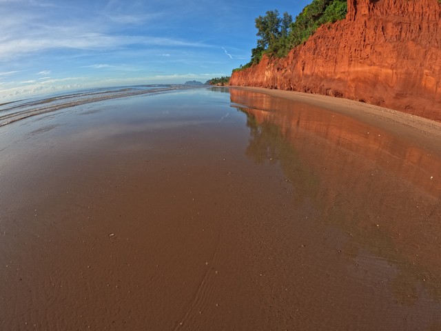 ลมหนาวพาซื้อทรัพย์ดีมีคุณค่า  หาดฝั่งแดง ไร่ล่ะ3.5 ล้านบาท   .