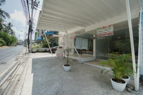 Commercial Building for Sale 3 Floors 4 Bedrooms 5 Bathrooms  .