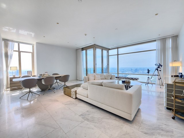 Condo 3 bedrooms for rent  at Four Seasons Private Residences.