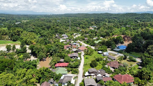 ขายบ้านสวนติดน้ำบรรยากาศดีน้ำไม่ท่วม แม่ริมห้วยทรายใกล้นานาชาติเป  .