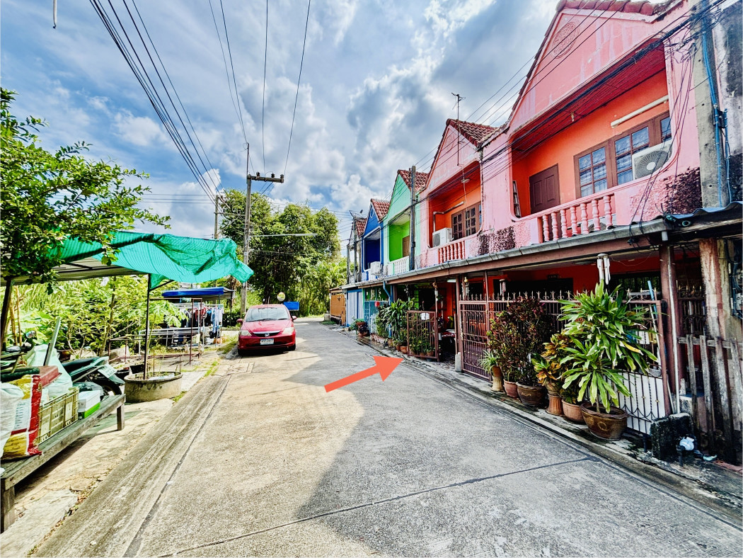 ขาย ทาวน์โฮม ซอยสุขใจ ถนนปทุมธานี-สายใน พื้นที่ใช้สอย 112 ตรม เนื้อที่ 14 ตรว: aa00000595792