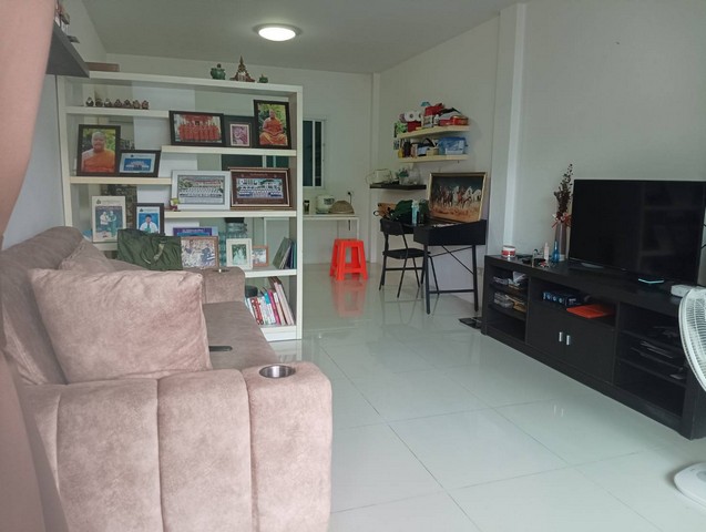 For Rent : Kohkaew, 2-Story Townhome, 3 Bedrooms 3 Bathrooms  .