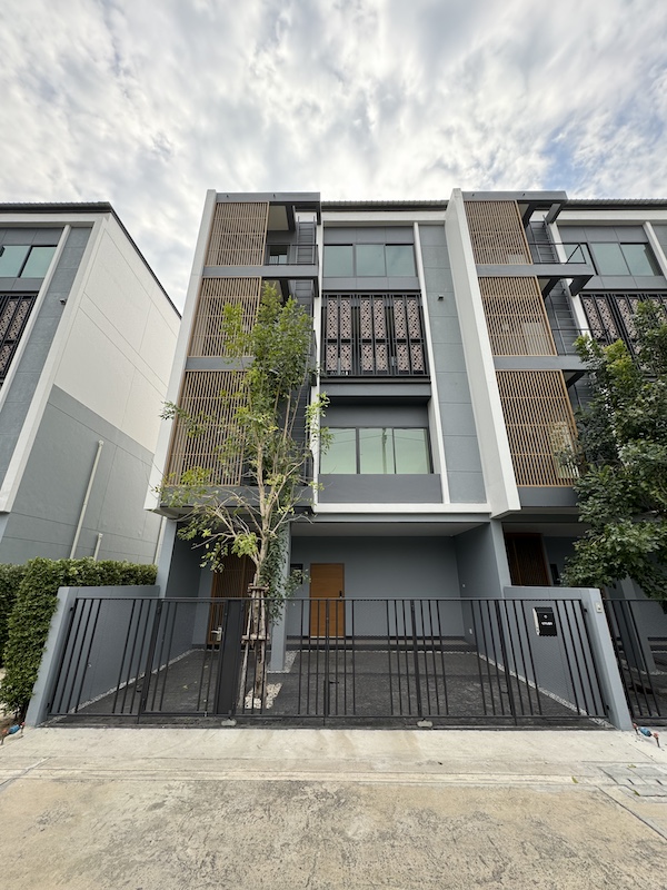 BH2865  ให้เช่าทาวน์โฮม 4ชั้น เมซอง 168 เมืองทอง Maison 168 Muang  .