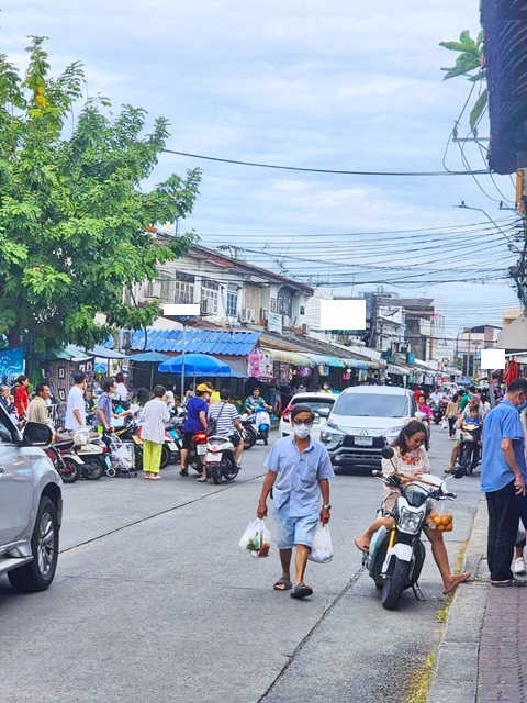 ม.เกษตร ลาดพร้าววังหิน68-74 ลาดปลาเค้า1-5 5แอร์ 5นอน  อาคาร 4 ชั้  .