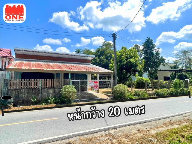 บ้านเดี่ยว เนื้อที่ 96 ตร.ว. พร้อมสวนบริเวณบ้าน อ.ร่อนพิบูลย์  .