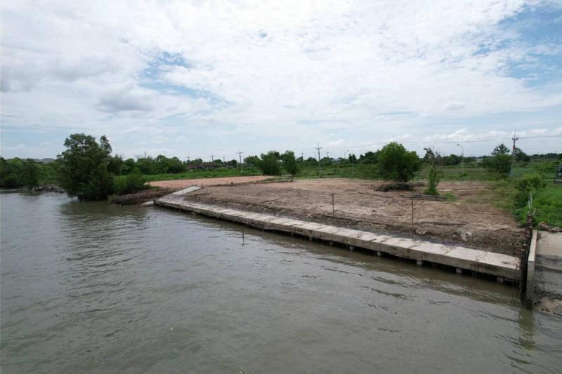 ขายที่ดินติดแม่น้ำบางปะกง 2 ไร่ บ้านโพธิ์ วิวสวย 180 องศาบรรยากาศดีสุดพรีเมี่ยม ติดถนนลาดยาง ถมแล้วพร้อมแนวเขื่อนกันน้ำ จ.ฉะเชิงเทรา