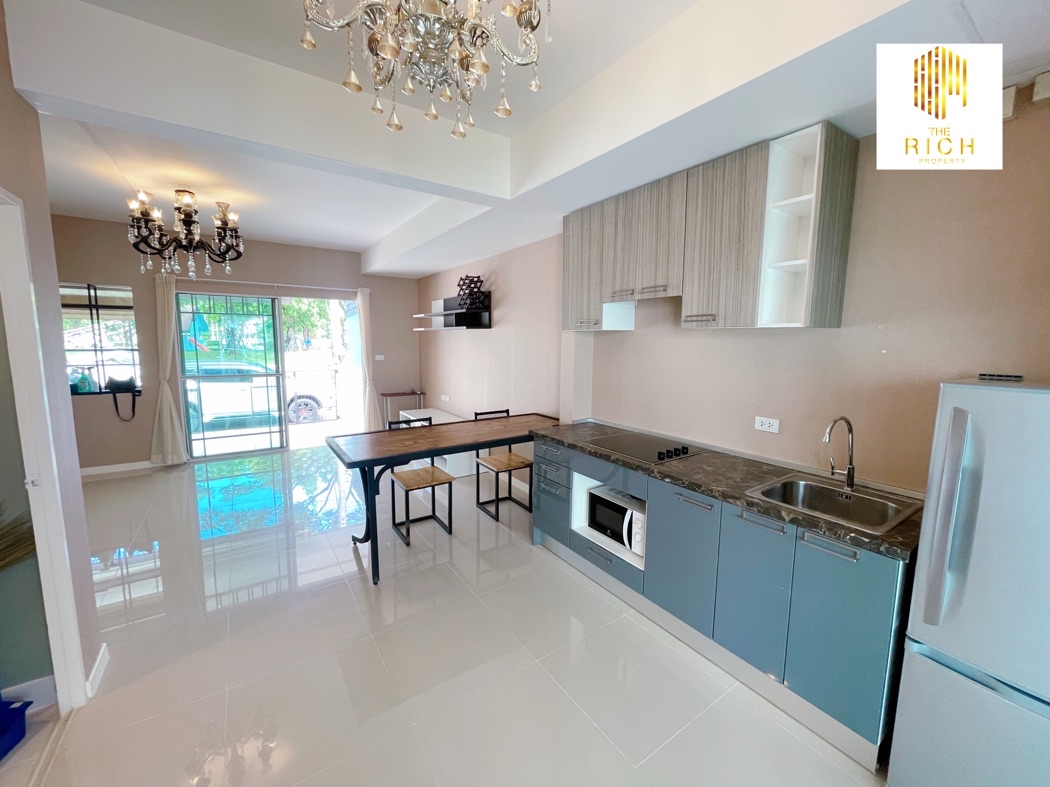 ขาย ทาวน์โฮม ทำเลหน้าสวนวิลลาจจิโอ บางนา Villaggio Bangna 87 ตรม. 21.9 ตร.วา โดดเด่นด้วยงานภูมิสถาปัตย์ในแบบ Vintage Style ที่ให้ความรู้สึกอบอุ่นและความสดใ