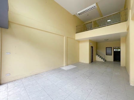 Urgent sale, commercial building, 2 and a half floors, Lipa Noi z.