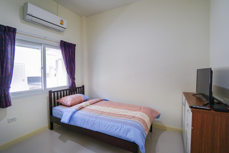 3-bedroom, 2-bathroom house offers 75 square wah House Taling Nga.